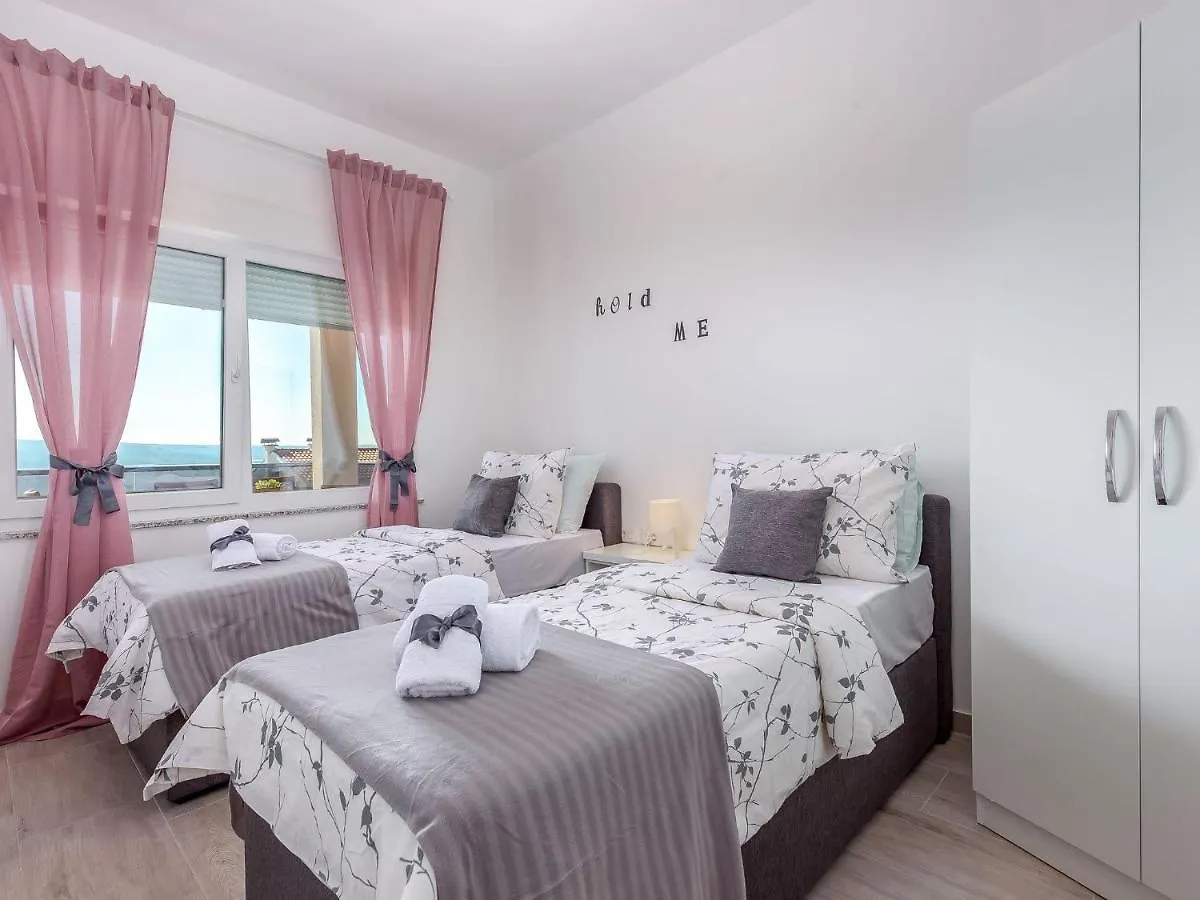 Villa Spacious Apartment With Swimming Pool And Bubble Bath Sea View ! Dramalj