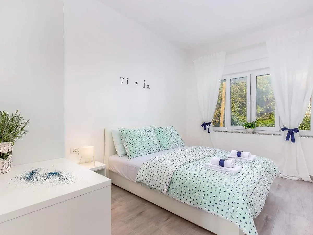 Spacious Apartment With Swimming Pool And Bubble Bath Sea View ! Dramalj Villa